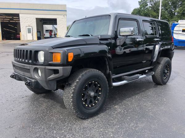 Very Clean! 2006 Hummer H3! AWD! Finance Guaranteed! for sale in Ortonville, MI