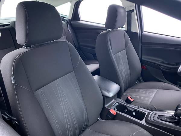 2017 Ford Focus SE Hatchback 4D hatchback Gray - FINANCE ONLINE -... for sale in New Haven, CT – photo 18