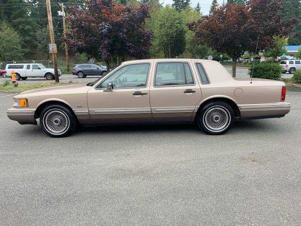 1992 Lincoln Town Car Signature 4DR Sedan, ONE OWNER! - cars & for sale in Lynnwood, WA