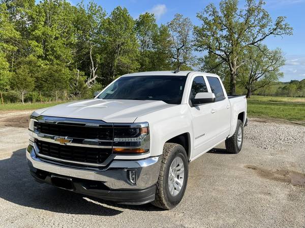 2018 5 3 Liter V8 Chevy Silverado 1500 LT 4X4 - - by for sale in Springfield, MO – photo 2