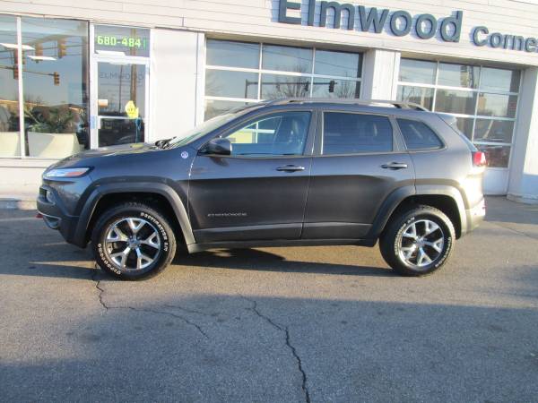 2014 jeep cherokee trailhawk 4wd v6 leather sunroof fully loaded for sale in East Providence, RI – photo 2