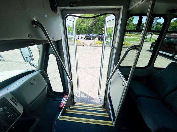 International 33 Passenger Bus Automatic Party Buses Shuttle Van... for sale in Richmond , VA – photo 16