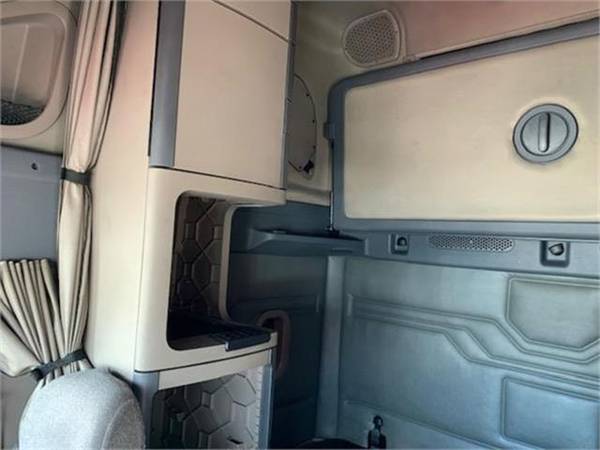 2012 Freightliner CASCADIA 125 - - cars & trucks - by dealer -... for sale in TAMPA, FL – photo 11