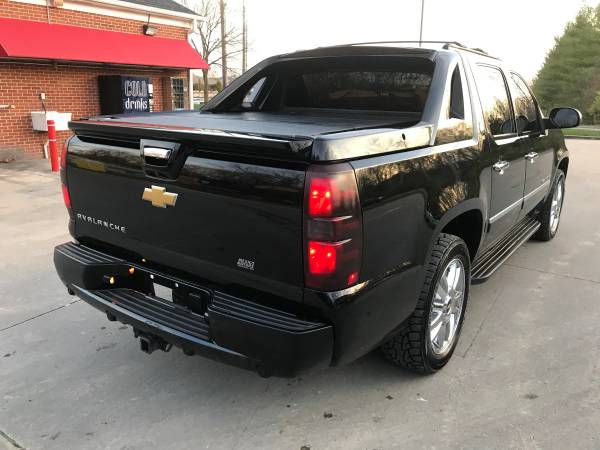 2013 Chevrolet Avalanche LTZ 4x4- Excellent Condition - cars &... for sale in Columbia, MO – photo 5