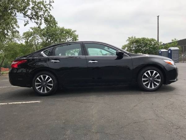 2017 NISSAN ALTIMA SV. CLEAN CARFAX, 22k miles for sale in Malden, MA – photo 8