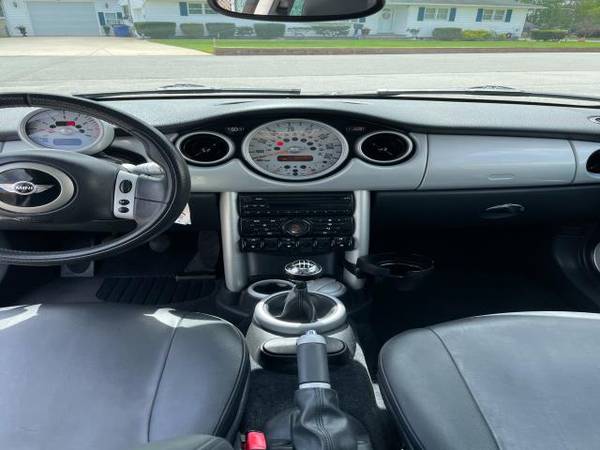 2004 MINI Cooper Base - - by dealer - vehicle for sale in Farmingdale, NY – photo 18