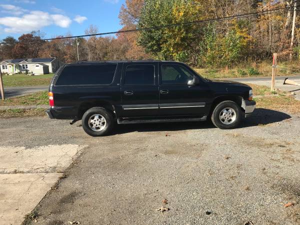 02 Chevy Suburban 4WD 3rd row - cars & trucks - by dealer - vehicle... for sale in Washington, District Of Columbia – photo 4