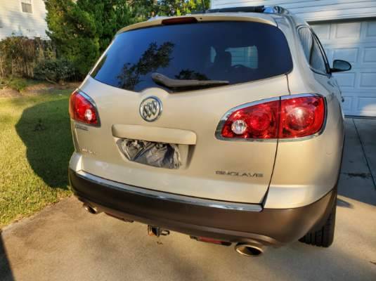 Buick Enclave 2010 AWD Excellent Condition - cars & trucks - by... for sale in Wilmington, NC – photo 5