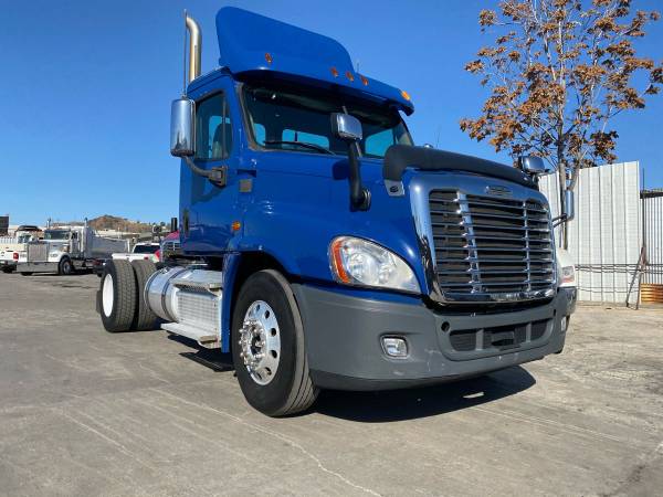 2013 FREIGHTLINER CASCADIA SINGLE AXLE EXTRA CLEAN - cars & trucks -... for sale in Van Nuys, CA – photo 2