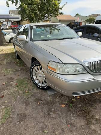2006 Lincoln town car - cars & trucks - by owner - vehicle... for sale in Salinas, CA – photo 2