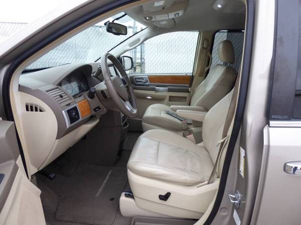 2008 Chrysler Town and Country - cars & trucks - by dealer - vehicle... for sale in Union Gap, WA – photo 9