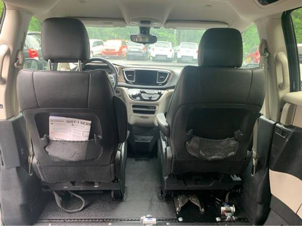 2017 Chrysler Pacifica Touring-L handicap wheelchair side for sale in Dallas, MI – photo 11