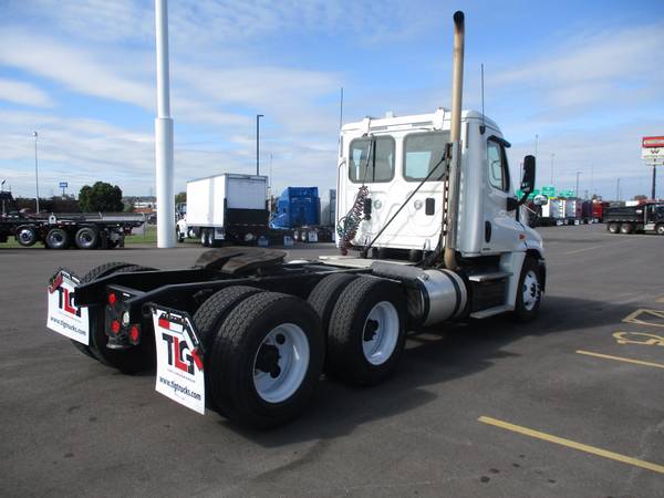 ◄◄◄ 2012-2014 Freightliner Cascadia 125 Day Cabs ►►► - cars & trucks... for sale in Columbia, SC – photo 3