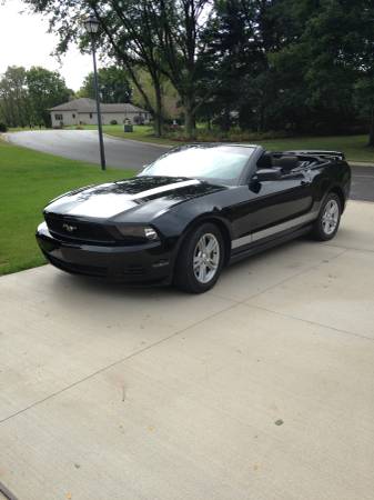 2010 CLEAN,SPORTY MUSTANG CONVERTIBLE for sale in South Bend, IN – photo 3