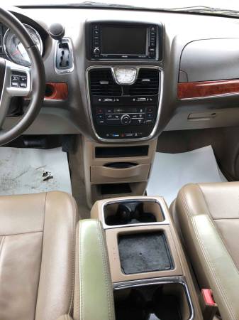 2013 Chrysler Town & Country Touring for sale in Lincoln, IA – photo 11