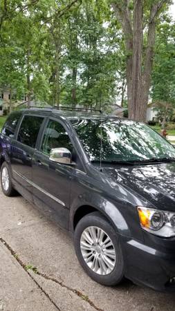 2011 Chrysler Town & Country for sale - cars & trucks - by owner -... for sale in Strongsville, OH – photo 2