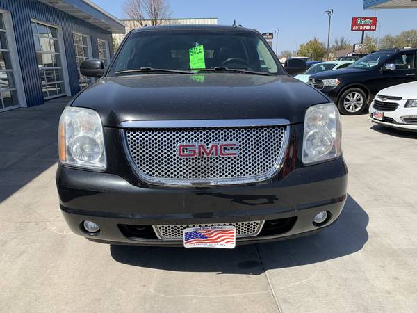2011 GMC Yukon XL Denali - - by dealer - vehicle for sale in Grand Forks, ND – photo 3