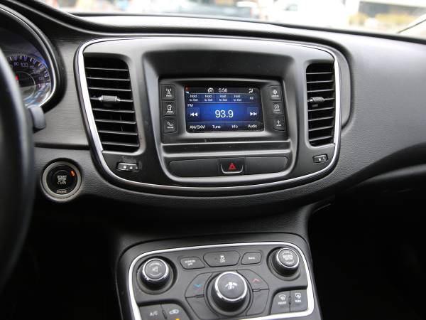 2016 Chrysler 200 Limited Sedan, Backup Cam, Auto, 4-Cyl, Silver for sale in Pearl City, HI – photo 15