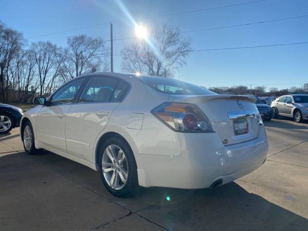 2012 Nissan Altima 4dr Sdn V6 CVT 3.5 SR - cars & trucks - by dealer... for sale in Waterloo, IA – photo 5