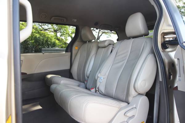 2013 TOYOTA SIENNA XLE LEATHER FULLY LOADED - - by for sale in Honolulu, HI – photo 16