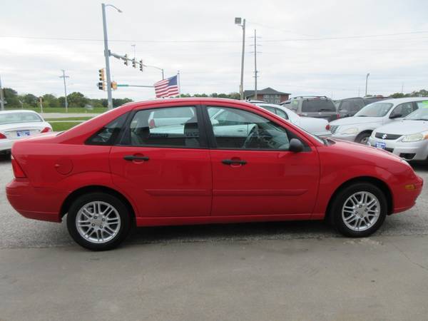 2006 Ford Focus SE ZX4 Sedan - Automatic/Wheels/Low Miles - 85K!! for sale in Des Moines, IA – photo 5