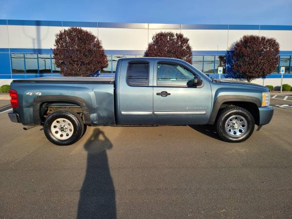 2010 Chevy Silverado LS Extended Cab 4X4 170K Solid Truck! - cars & for sale in North Haven, NY – photo 4