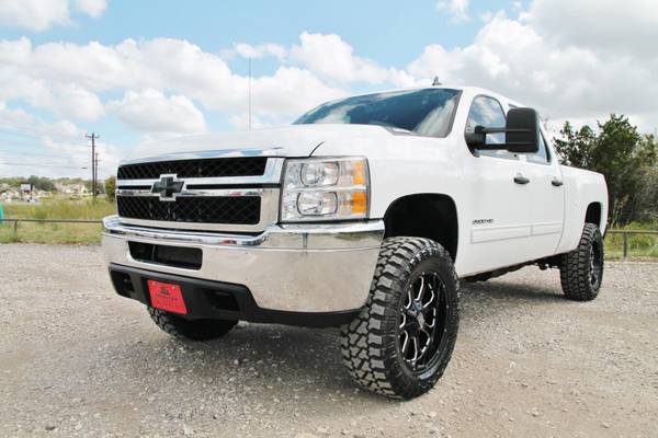 2014 CHEVROLET 2500 LT 4x4 - LOW MILES- DIESEL- COGNITO- NEW 20s &... for sale in Liberty Hill, LA – photo 2