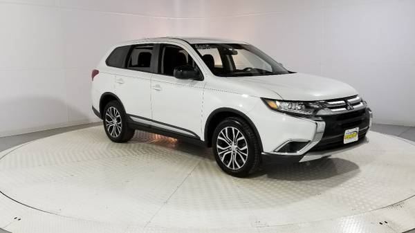 2017 *Mitsubishi* *Outlander* *ES S-AWC* Diamond Whi - cars & trucks... for sale in Jersey City, NY – photo 7