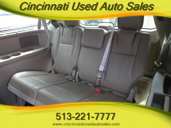2013 Chrysler Town & Country Touring-L V6 FWD - cars & trucks - by... for sale in Cincinnati, OH – photo 24