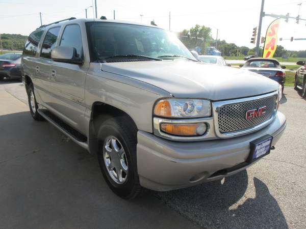 2005 GMC Yukon Denali XL AWD - Auto/Leather/Roof/Wheels/DVD - SALE!!... for sale in Des Moines, IA – photo 4