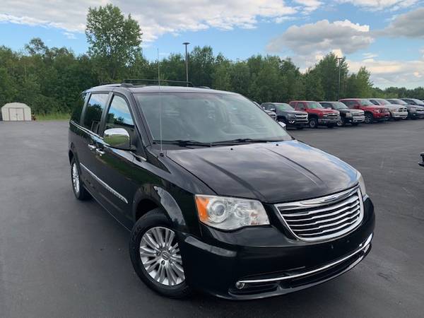 2012 Chrysler Town & Country! Limited! Htd Lthr! DVD! Bckup Cam! for sale in Suamico, WI – photo 2