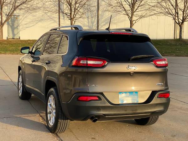 2016 JEEP CHEROKEE LATITUDE 4x4 / ONLY 64K / NEW TIRES / VERY CLEAN... for sale in Omaha, IA – photo 9