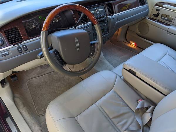 2008 LINCOLN TOWN CAR SIGNATURE L, 4.6 V8, LOW MILES - cars & trucks... for sale in Greenville, SC – photo 11