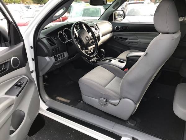 2012 Toyota Tacoma PreRunner for sale in Zionsville, IN – photo 15