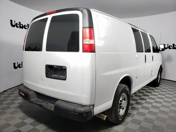 2010 Chevy Chevrolet Express 2500 Work Van van Summit White for sale in Jasper, IN – photo 4
