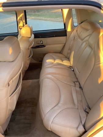 1995 Lincoln Town Car - cars & trucks - by owner - vehicle... for sale in Wamego, KS – photo 4