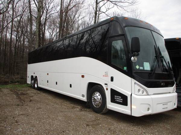 3) 2018 MCI J4500 56 Passenger Luxury Coach Bus RTR 1024836-01-03 for sale in Dayton, NJ – photo 15