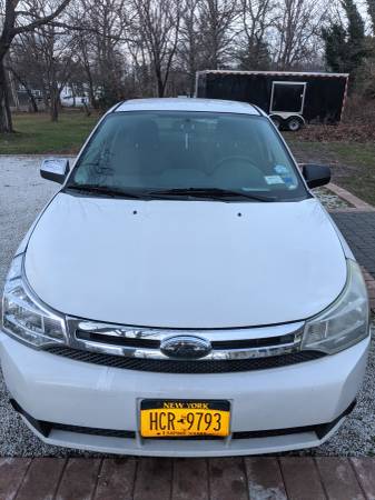 2008 ford focus SE White 156K - cars & trucks - by owner - vehicle... for sale in Islandia, NY – photo 2