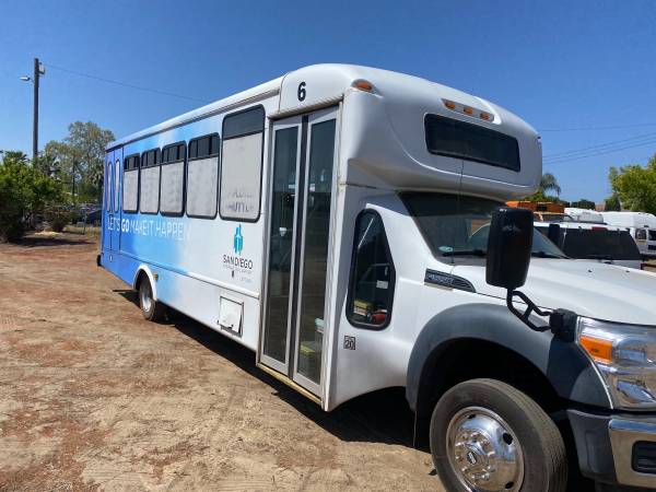 2015 Ford f550 30 passenger bus Propane for sale in Lodi , CA – photo 4