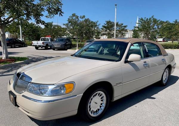 2002 Lincoln Town Car Cartier w/ Beige Canvas Roof, Leather, Sunroof... for sale in Madison Heights, VA – photo 3