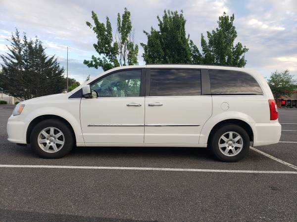 CHRYSLER TOWN & COUNTRY, NEW TRANSMISSION. SERVICED, WARRANTY - cars... for sale in Pacific, WA – photo 4