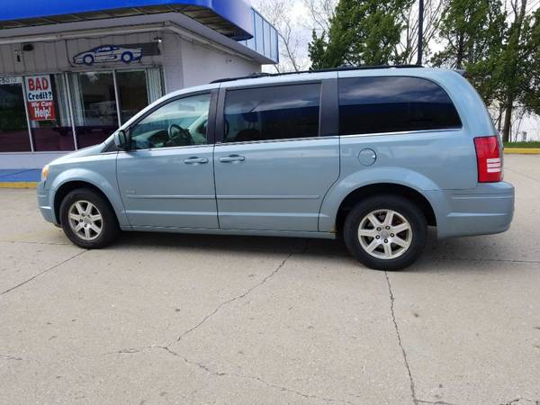 2008 CHRYSLER TOWN & COUNTRY - - by dealer - vehicle for sale in Rockford, IL – photo 2