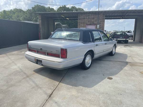 1996 Lincoln Town Car - Fresh Goodyears - Cartier Designer Series for sale in Gonzales, LA – photo 5