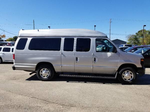 2012 Ford E350 SuperClub Wagon w/ Wheelchair Lift , Hi-Top... for sale in Kentwood, MI – photo 4
