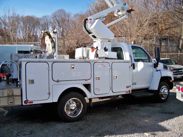 2006 GMC C5500 93K MILES HIGH RANGER TCP 36 CABLE PLACER BUCKET... for sale in rhode island, RI – photo 2