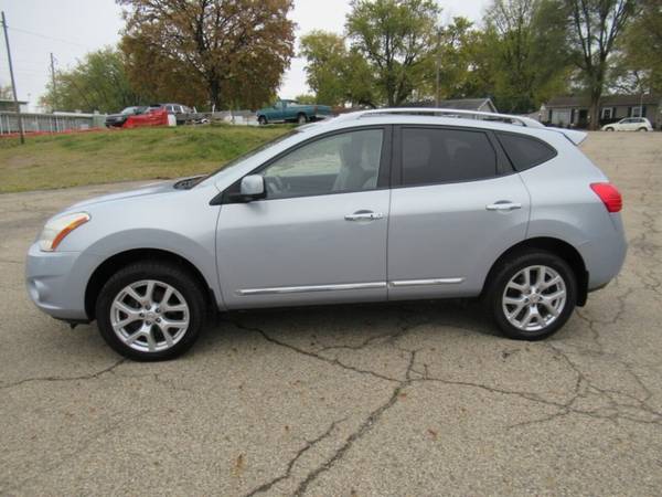 2012 Nissan Rogue SV AWD 4dr Crossover - cars & trucks - by dealer -... for sale in Bloomington, IL – photo 4