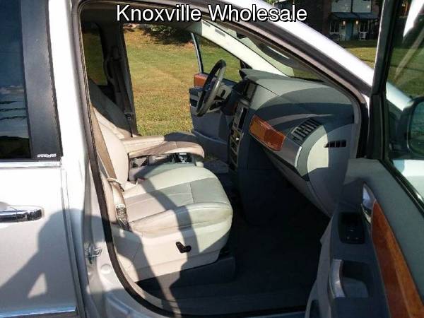 2008 Chrysler Town and Country Limited 4dr Mini Van for sale in Knoxville, TN – photo 10