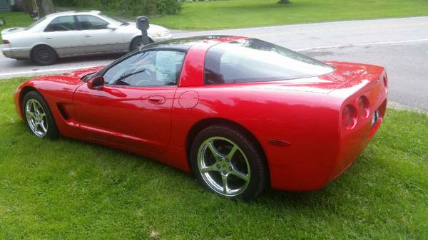 Beautiful red Corvette c5 removable glass roof for sale in Northfield, OH – photo 2