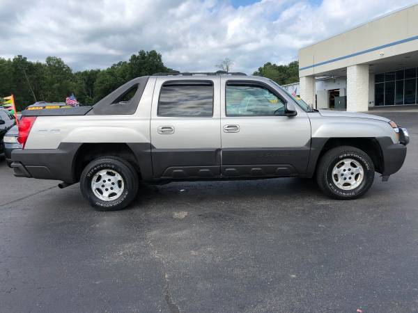 Loaded! 2005 Chevy Avalanche 1500! 4x4! Crew Cab! for sale in Ortonville, OH – photo 6