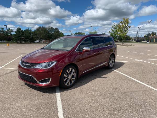 2019 Pacifica LIMITED Fully Loaded TVS, Blu-Ray, Exotic Interior for sale in Royal Oak, MI – photo 14